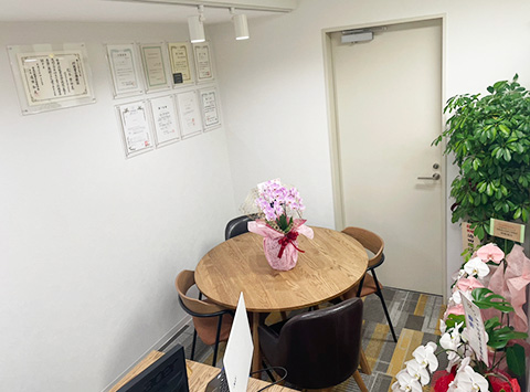 行政書士法人あゆみで運送業・建設業の士業の打ち合わせを行うスペース