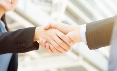 専門の行政書士による直接対応